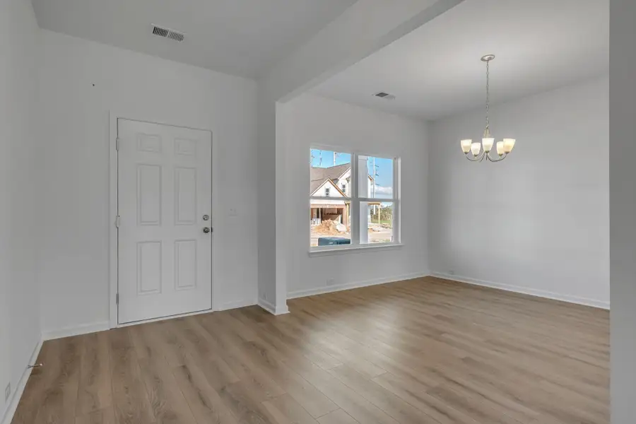 Spacious, unfurnished interior of a new home in Stratford Station, Lebanon (Image 13).