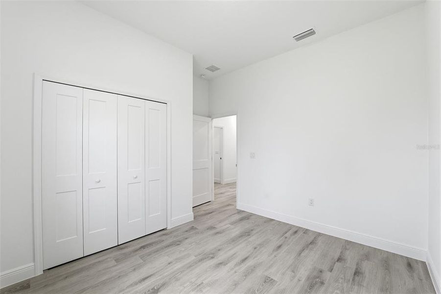 Spacious, unfurnished interior of a new home in , Ocala (Image 33).