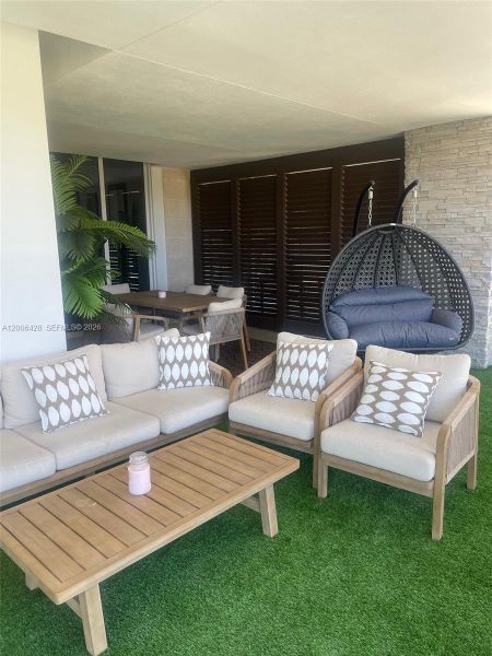 Exterior details and patio area of a home in Alina Residences, Boca Raton (Image 20).