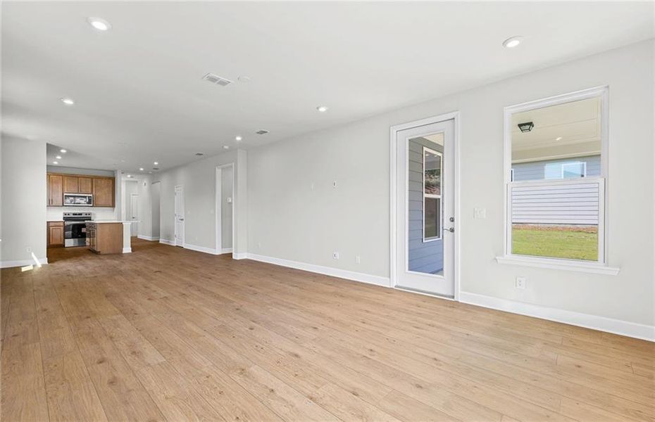 Spacious, unfurnished interior of a new home in Del Webb at Lake Oconee, Greensboro (Image 17).