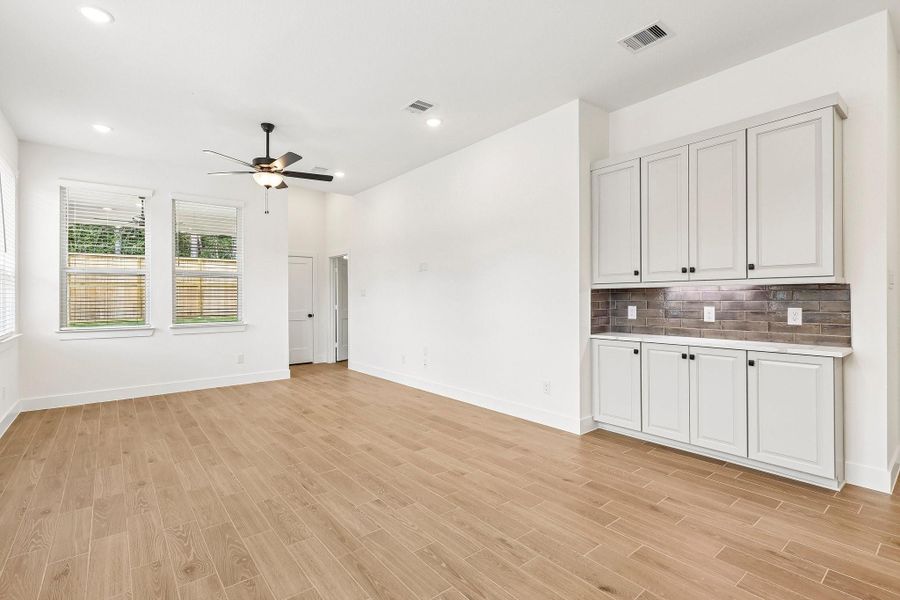 Spacious, unfurnished interior of a new home in Evergreen 40s, Conroe (Image 21). Spacious, unfurnished interior of a new home in Evergreen 40s, Conroe (Image 21).