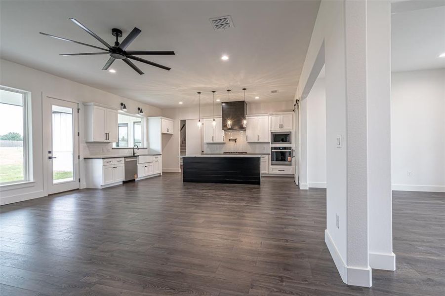 Spacious, unfurnished interior of a new home in , Granbury (Image 26). Spacious, unfurnished interior of a new home in , Granbury (Image 26).