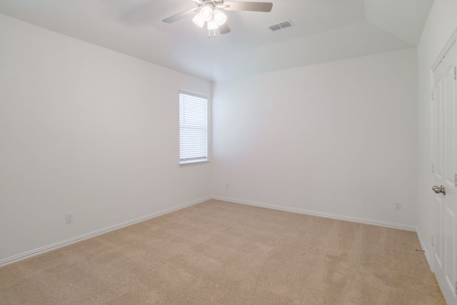 Spacious, unfurnished interior of a new home in Verandah, Royse City (Image 22).