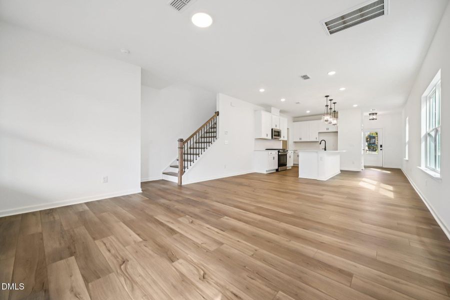 9-web-or-mls-Emeline Wy-S2402-009