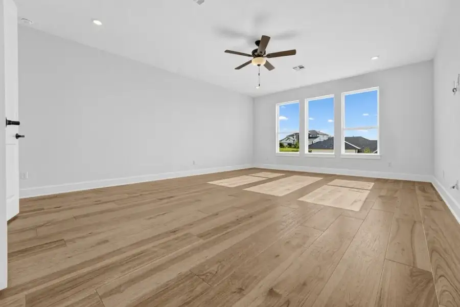 Spacious, unfurnished interior of a new home in Travisso, Leander (Image 13).