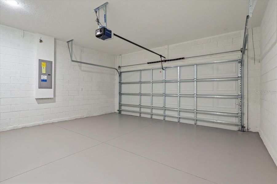 Spacious, unfurnished interior of a new home in , Beverly Hills (Image 13).