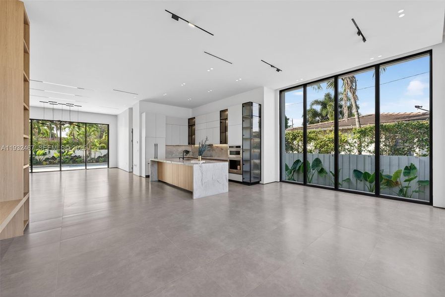 Spacious, unfurnished interior of a new home in , Miami Springs (Image 23).