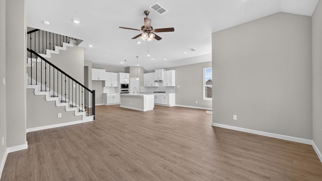 Representative unfurnished interior of a home built from the The Aspen by D.R. Horton in Lakeview Pointe, Midlothian (Image 17).
