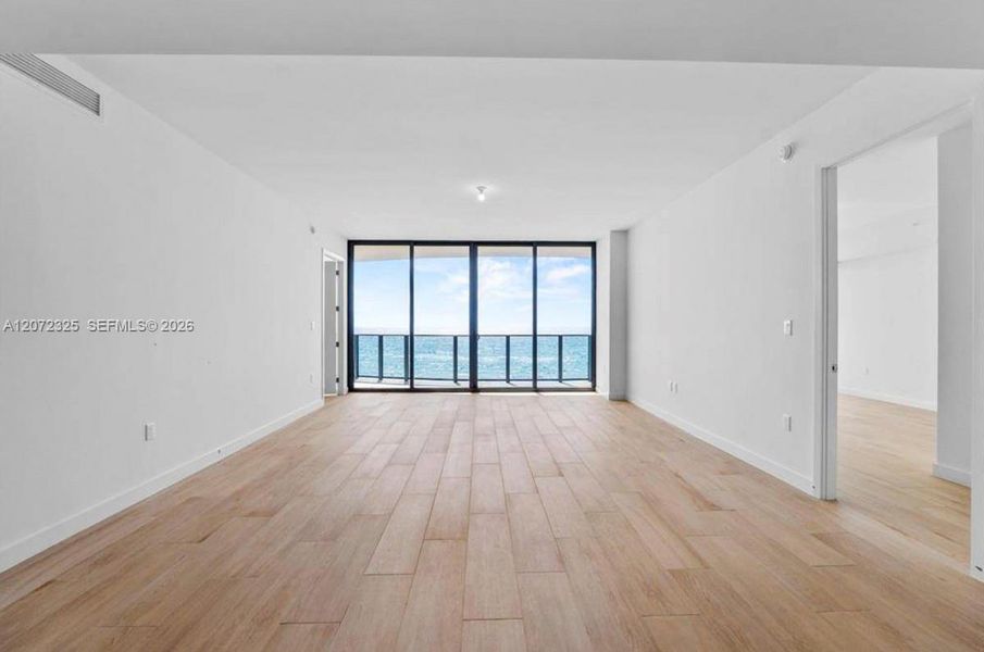 Spacious, unfurnished interior of a new home in , Pompano Beach (Image 21).