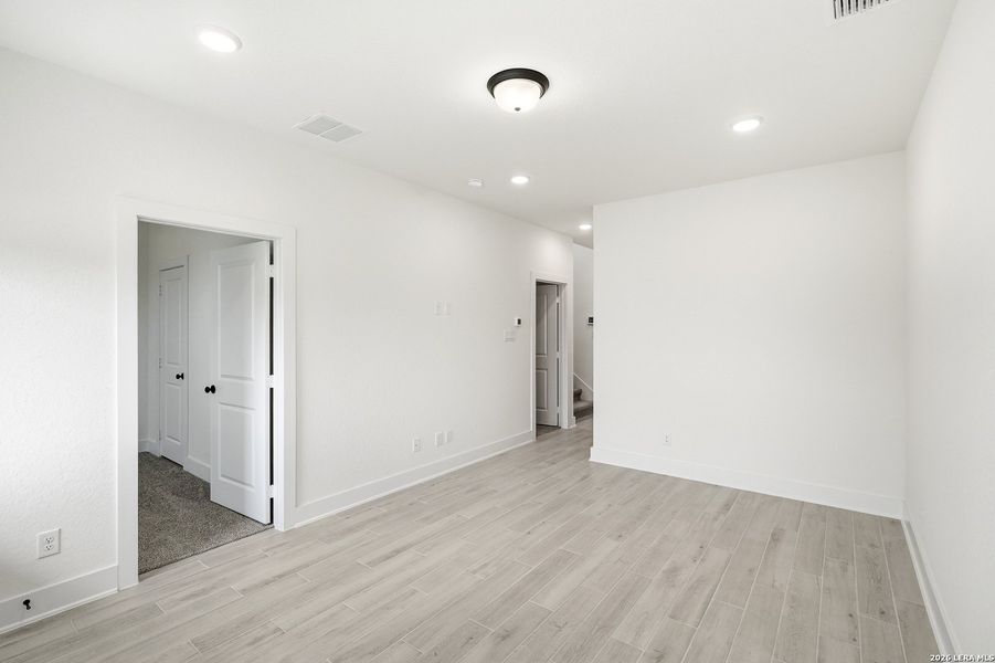 Spacious, unfurnished interior of a new home in Rose Hill, San Antonio (Image 21). Spacious, unfurnished interior of a new home in Rose Hill, San Antonio (Image 21).