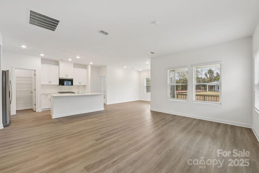 Spacious, unfurnished interior of a new home in Brighton Springs, York (Image 28).