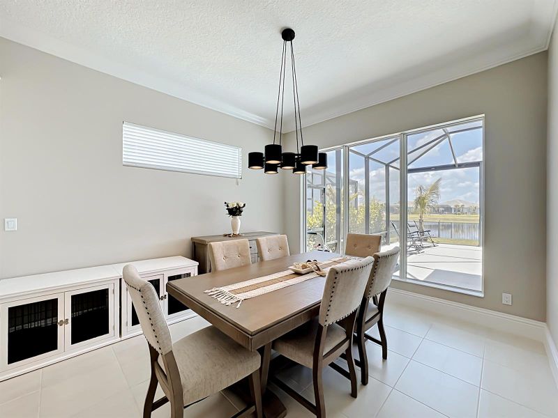 9244 SW Pinnacle Dining Room