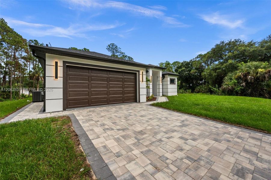 Exterior details and patio area of a home in , Lehigh Acres (Image 3).
