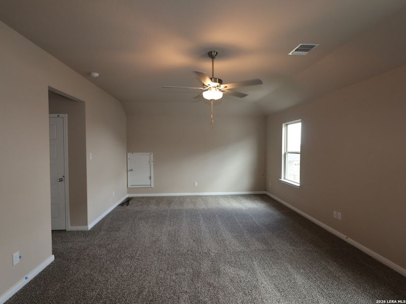 Spacious, unfurnished interior of a new home in Park Place, New Braunfels (Image 16).