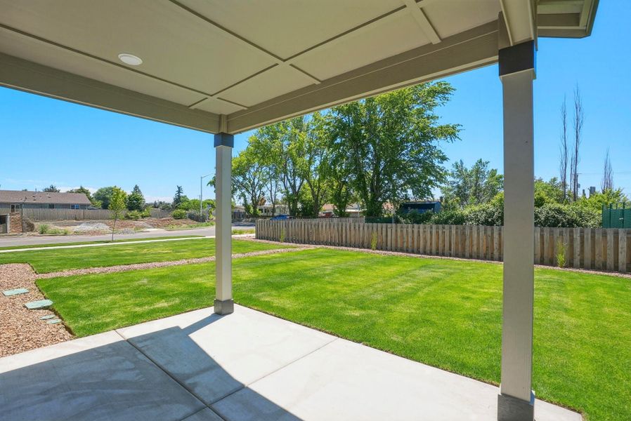 Exterior details and patio area of a home in Willowbrook, Madras (Image 26).