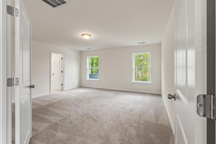 Spacious, unfurnished interior of a new home in Parker's Preserve, Ridgeville (Image 38).