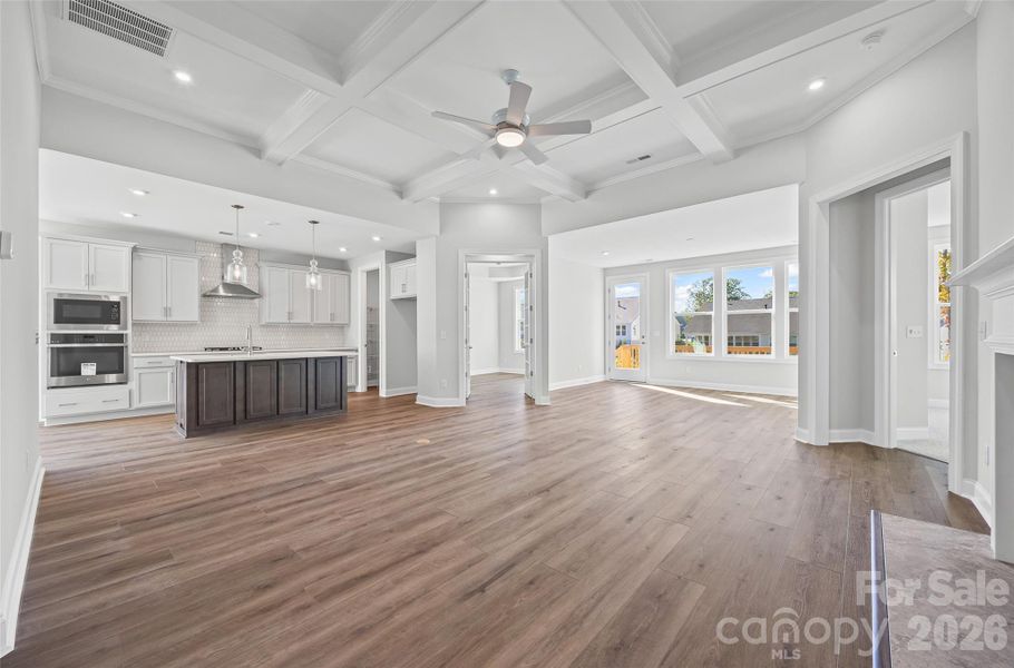 Spacious, unfurnished interior of a new home in Handsmill on Lake Wylie, York (Image 24).