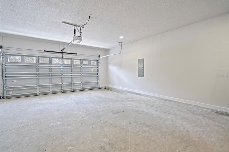 Spacious, unfurnished interior of a new home in , Chiefland (Image 26).