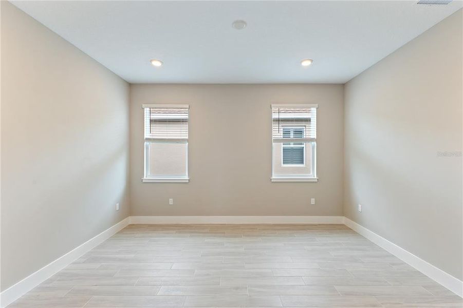 Spacious, unfurnished interior of a new home in Ocala Preserve, Ocala (Image 22).