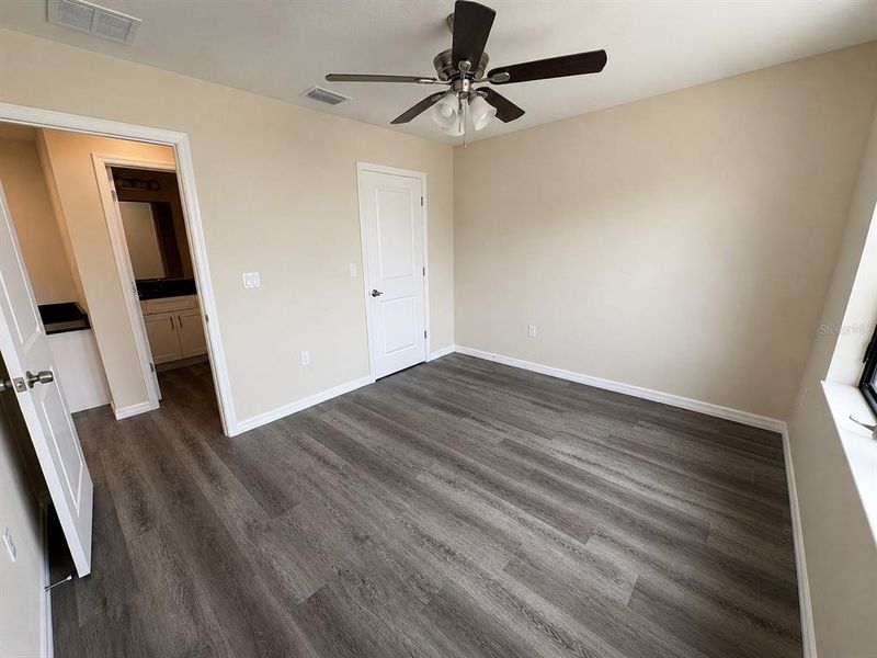 Spacious, unfurnished interior of a new home in , Tampa (Image 18).
