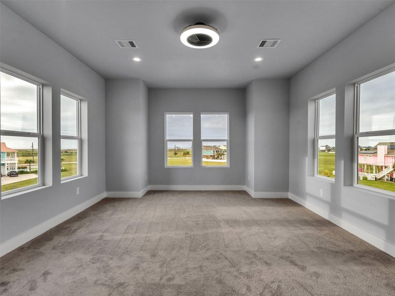 Spacious, unfurnished interior of a new home in , Galveston (Image 32).