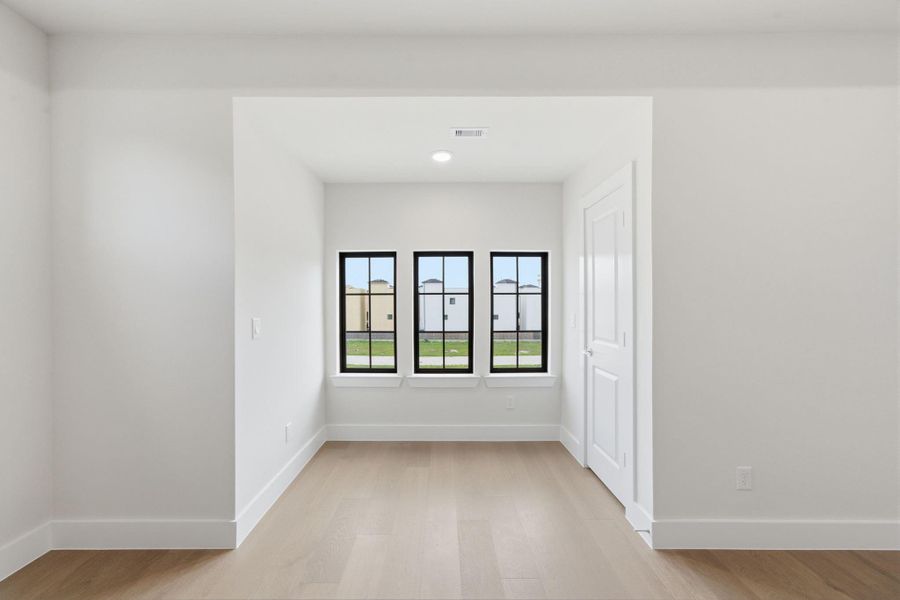 Spacious, unfurnished interior of a new home in Spring Valley Creek, Houston (Image 23).