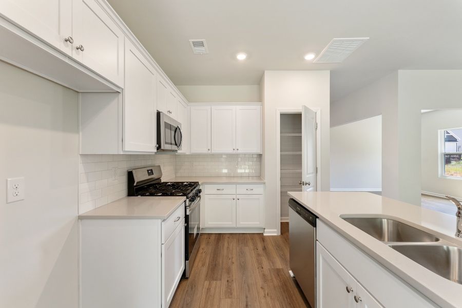 Furnished interior view inside a new home in Richmond Hill, Inman (Image 13).