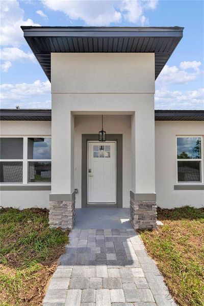 Exterior details and patio area of a home in , Ocala (Image 3).