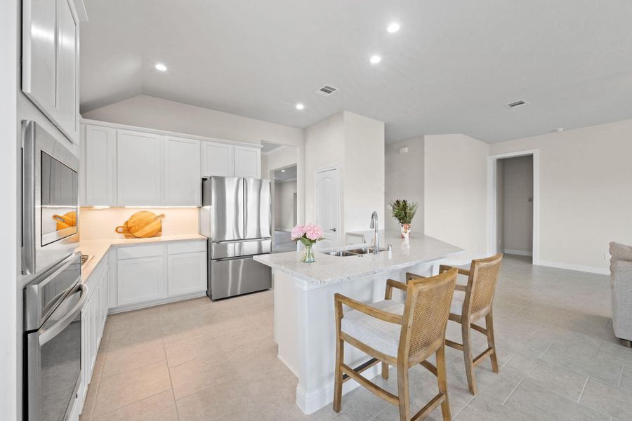 Furnished interior view inside a new home in Champions Forest 90', Mont Belvieu (Image 9).