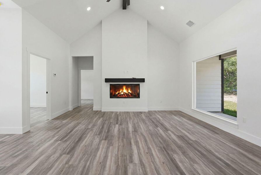 Spacious, unfurnished interior of a new home in , Conroe (Image 24).