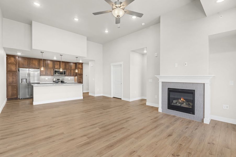 Spacious, unfurnished interior of a new home in Highlands at Fox Hill, Longmont (Image 7).