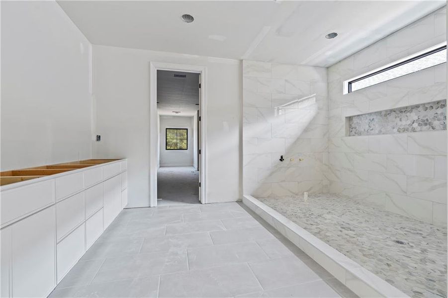 Spacious, unfurnished interior of a new home in , Fairburn (Image 68).