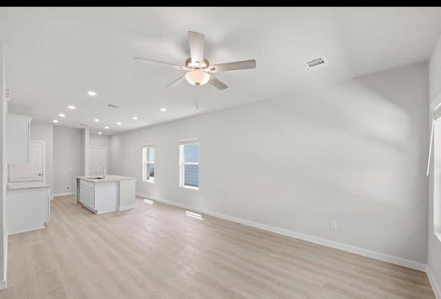 Spacious, unfurnished interior of a new home in Maple Heights, Porter (Image 19).