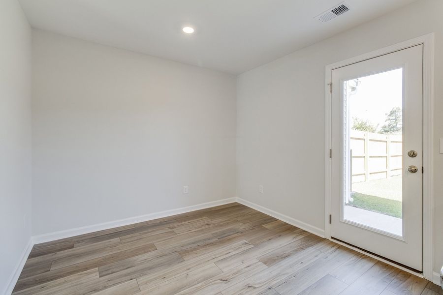 Spacious, unfurnished interior of a new home in Astoria, Columbia (Image 16).