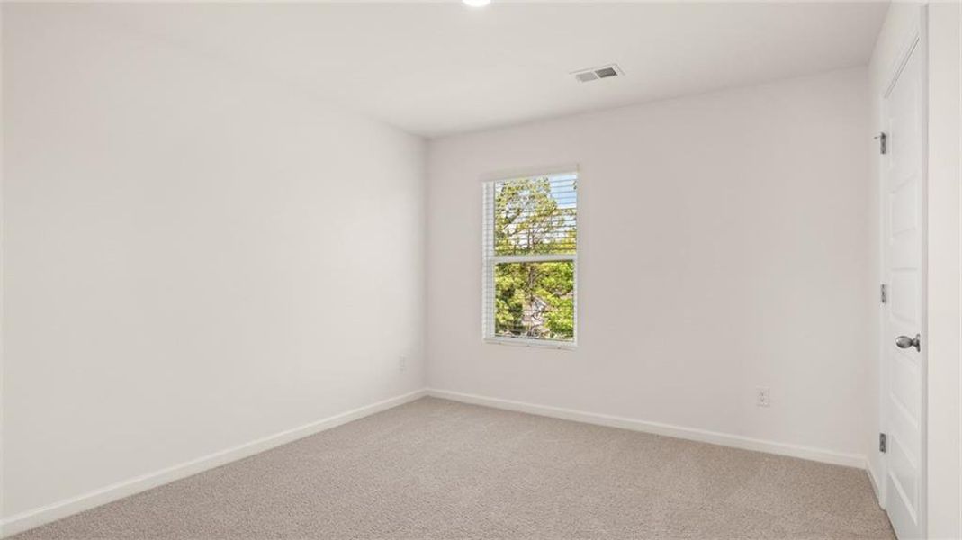 Spacious, unfurnished interior of a new home in Fox Crossing, Griffin (Image 40).