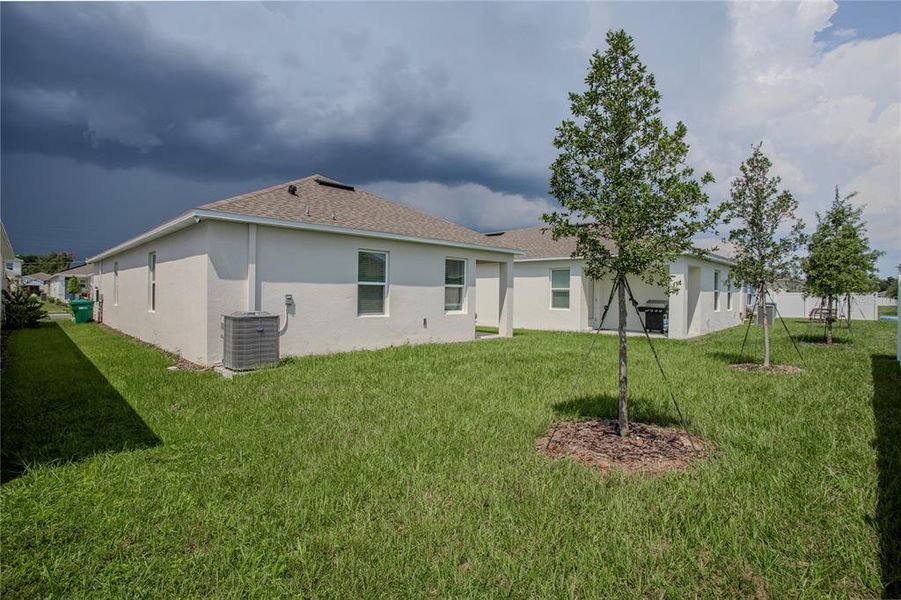 Exterior details and patio area of a home in , Umatilla (Image 4).