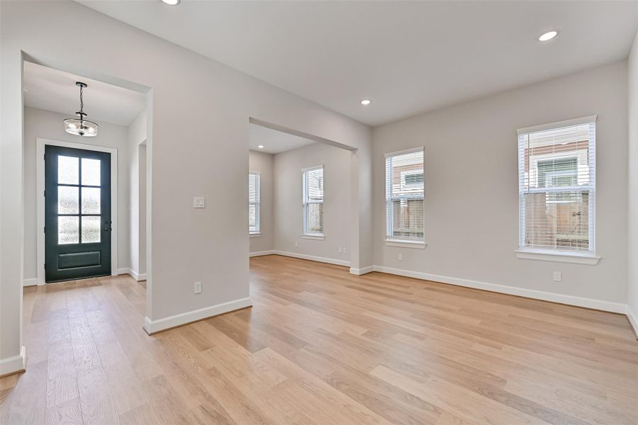 Spacious, unfurnished interior of a new home in Pearland Old Townsite, Pearland (Image 30).