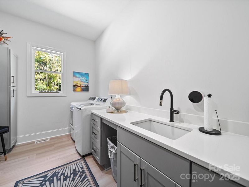 Laundry room with built ins Laundry room with built ins