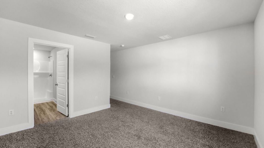 Spacious, unfurnished interior of a new home in Chateau Nemours, Port Saint Joe (Image 35).