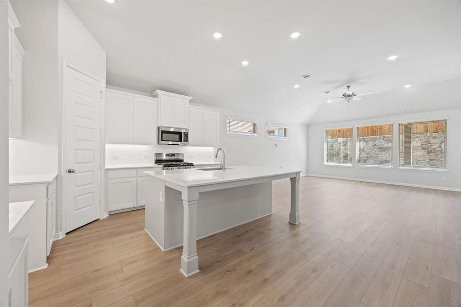 Furnished interior view inside a new home in Tinsley Meadows, Van Alstyne (Image 6). Furnished interior view inside a new home in Tinsley Meadows, Van Alstyne (Image 6).