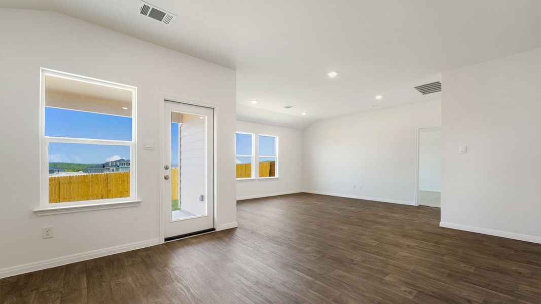 Spacious, unfurnished interior of a new home in Southgrove, Kyle (Image 9).