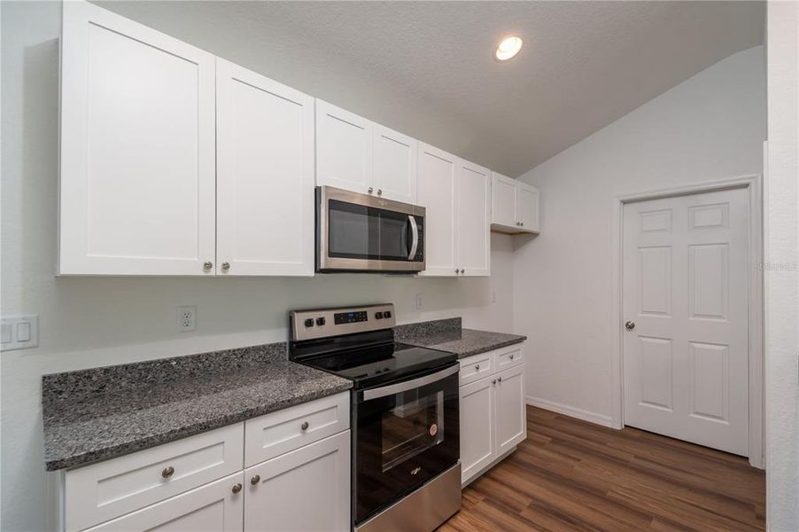 Furnished interior view inside a new home in , Ocklawaha (Image 4).