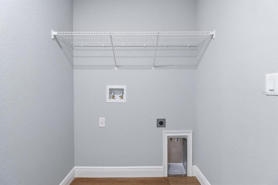 Spacious, unfurnished interior of a new home in , Dunnellon (Image 27).