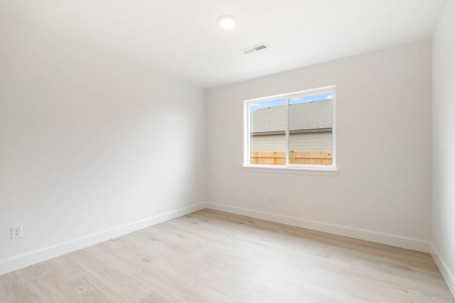 Spacious, unfurnished interior of a new home in Willowbrook, Madras (Image 25).
