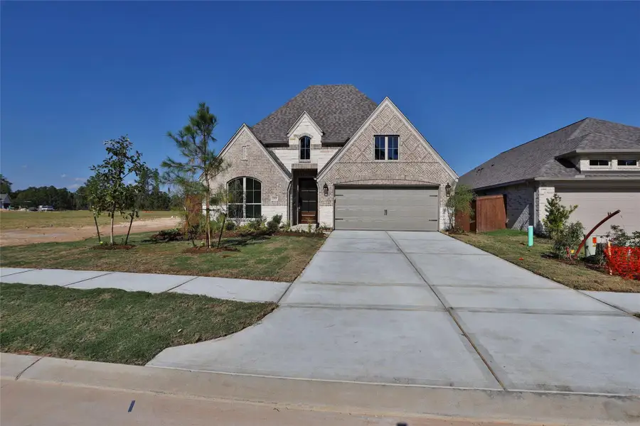 Front exterior of a new home in Evergreen 50', Conroe, TX, highlighting curb appeal (Image 1).