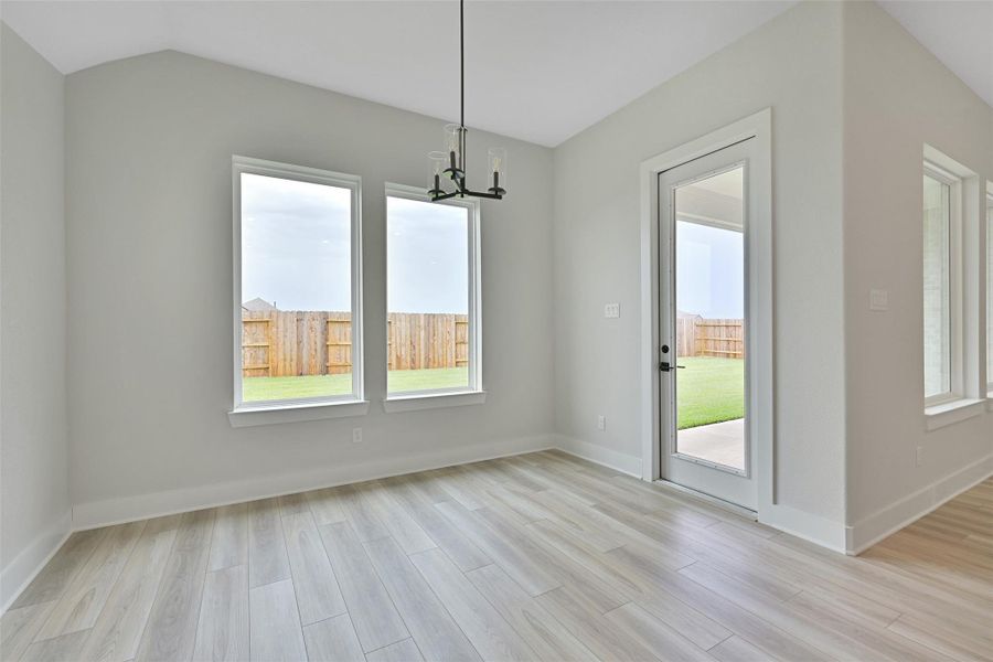 Spacious, unfurnished interior of a new home in Lago Mar, Texas City (Image 36).