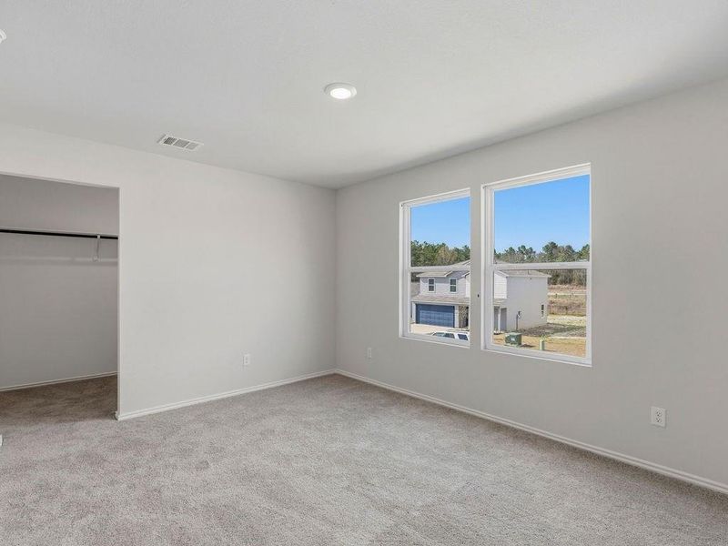Spacious, unfurnished interior of a new home in Shirey Forest - Branches, Lufkin (Image 18).