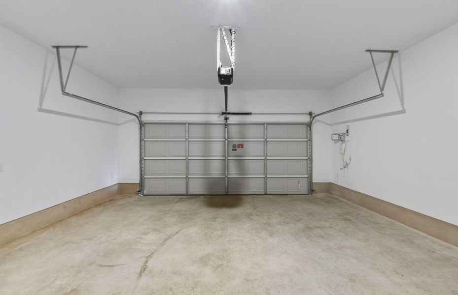 Spacious, unfurnished interior of a new home in Santa Rita Ranch, Liberty Hill (Image 18).