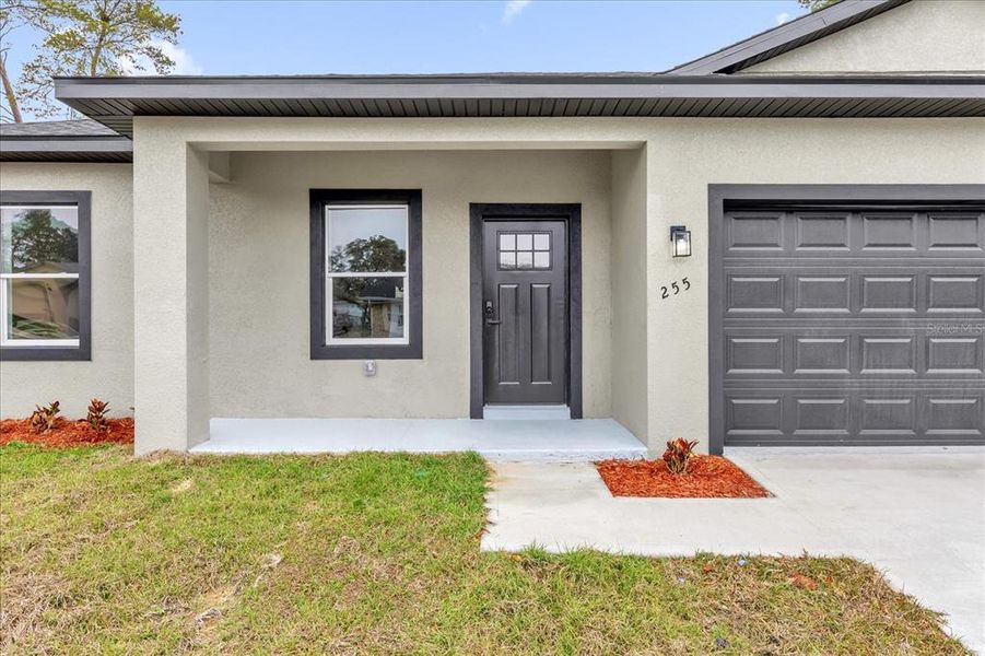 Exterior details and patio area of a home in , Ocala (Image 3).