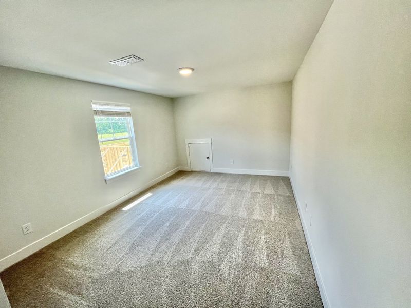 Spacious, unfurnished interior of a new home in Brewer Point, Murfreesboro (Image 24).